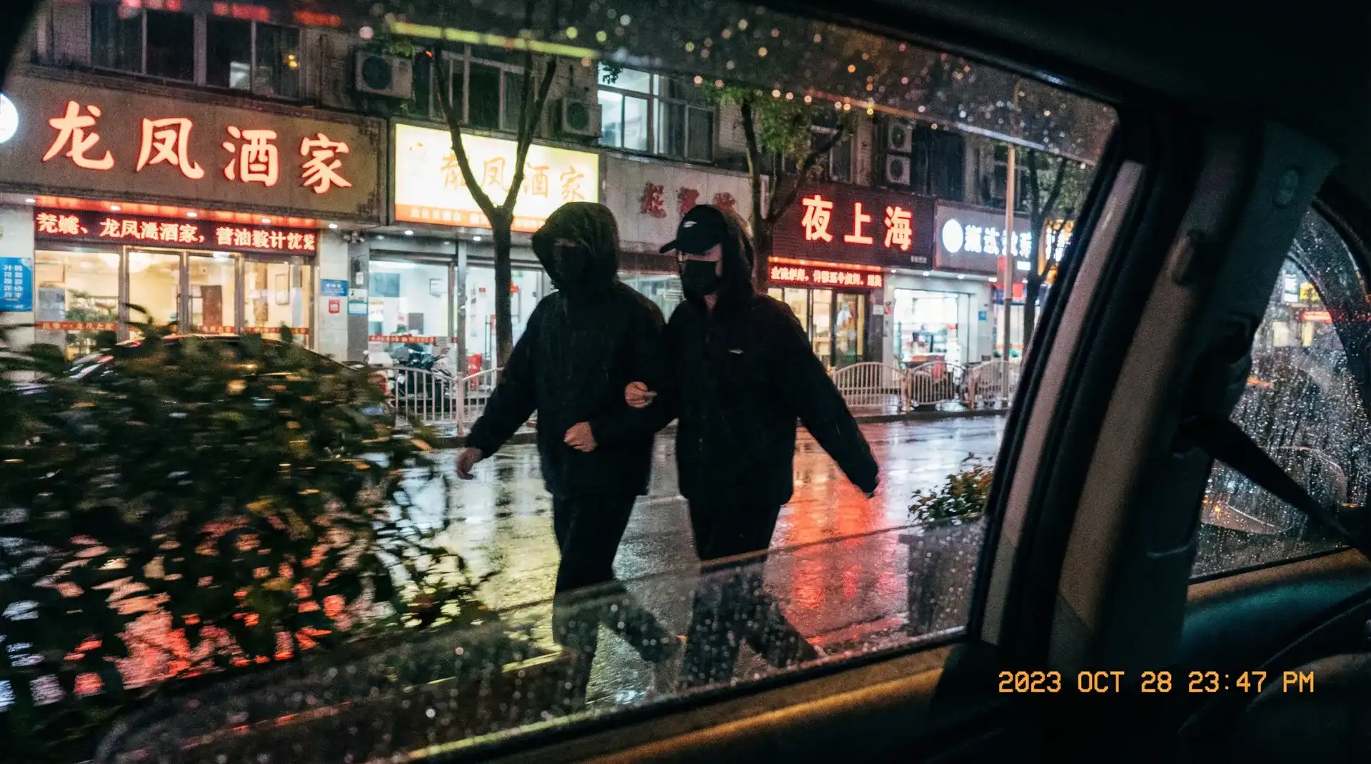 华体育网站 - 顶流明星深夜密会现场抓拍照片